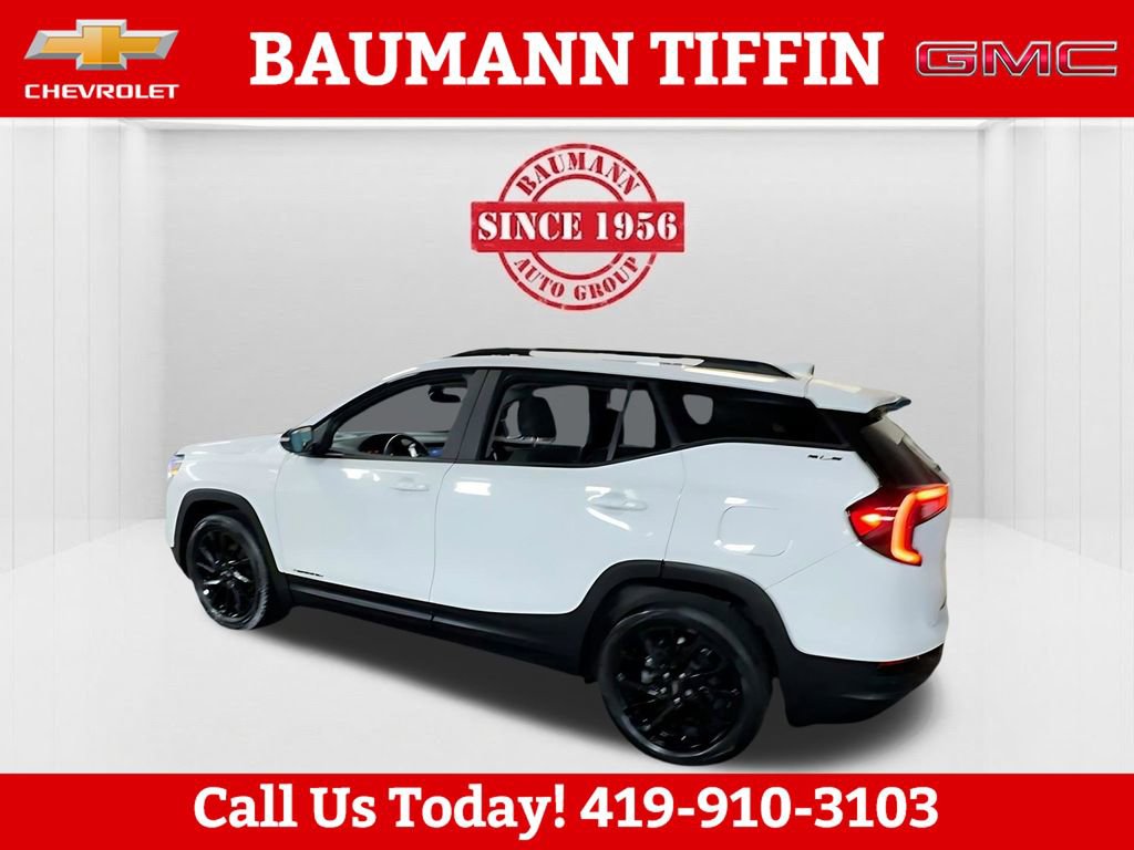 Used 2023 GMC Terrain SLE w/ Driver Convenience Package FWD image 11