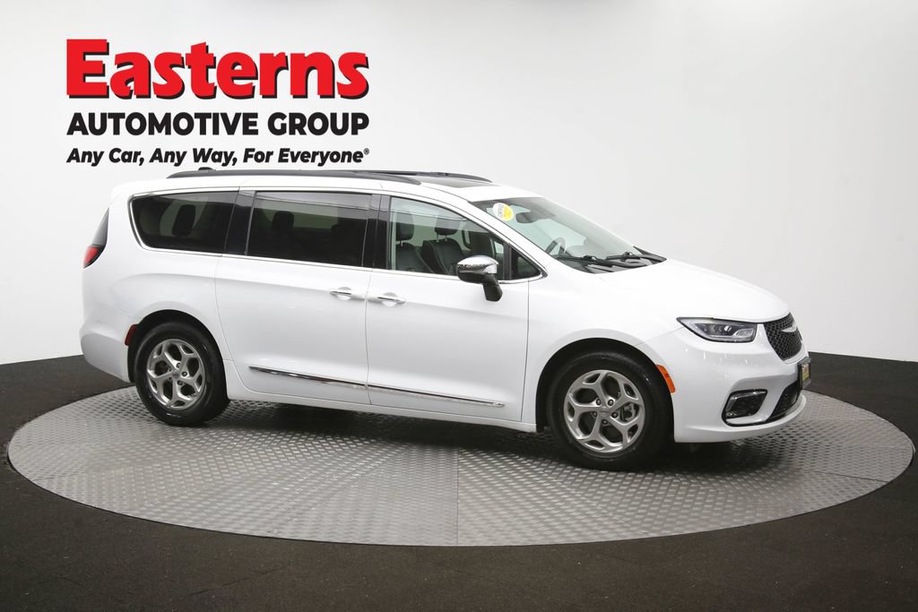 Used 2023 Chrysler Pacifica Limited FWD image 50