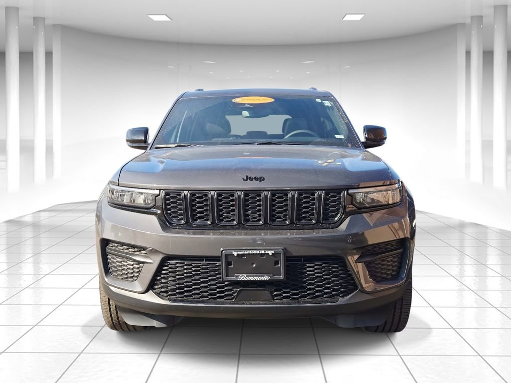 Used 2023 Jeep Grand Cherokee Altitude image 8