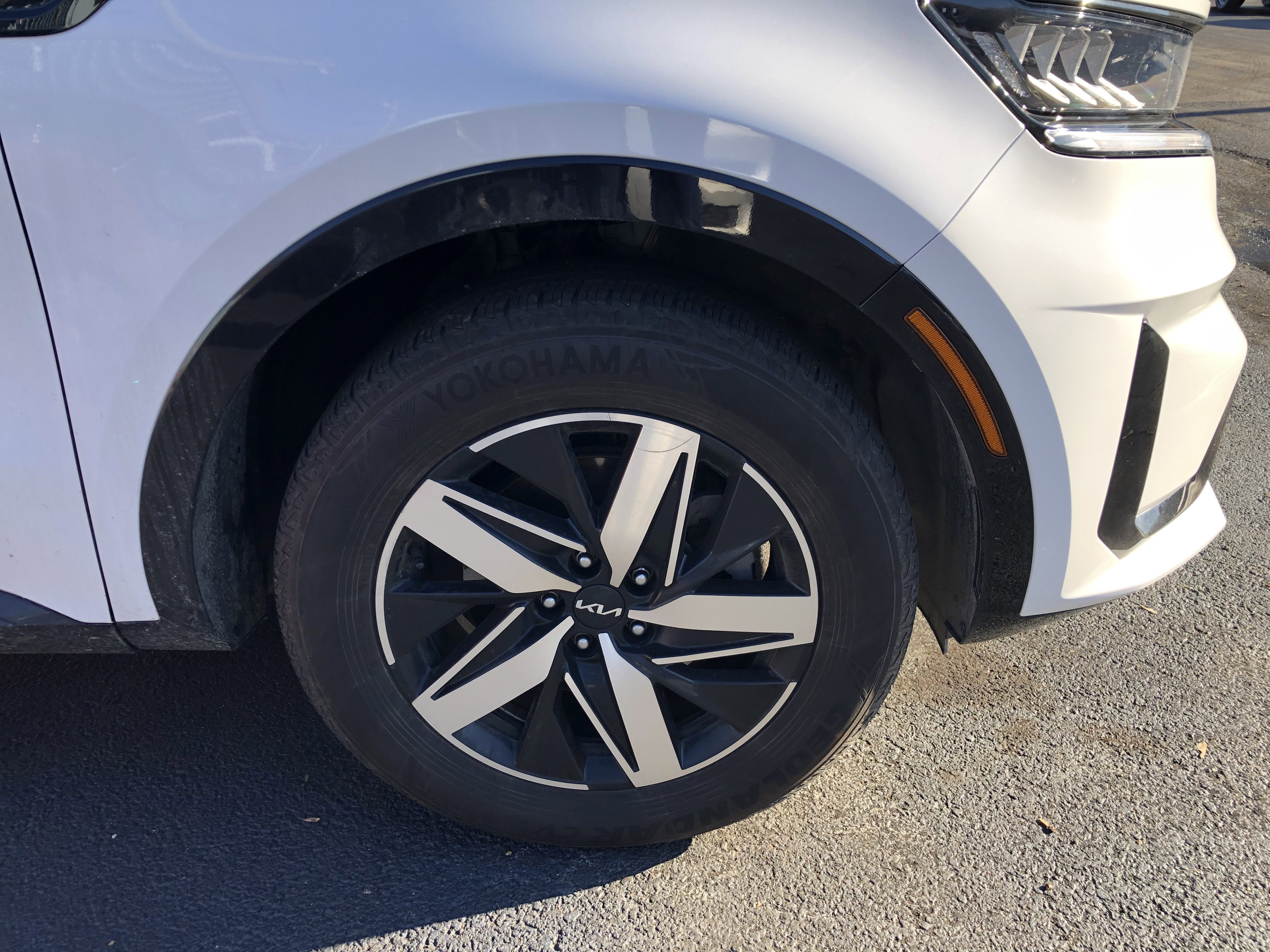 Used 2022 Kia Sorento S w/ Panoramic Sunroof Package image 12