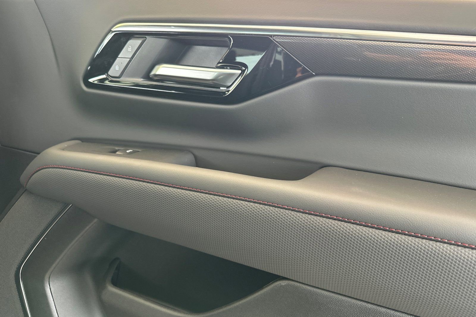 New 2026 Chevrolet Suburban RST image 21