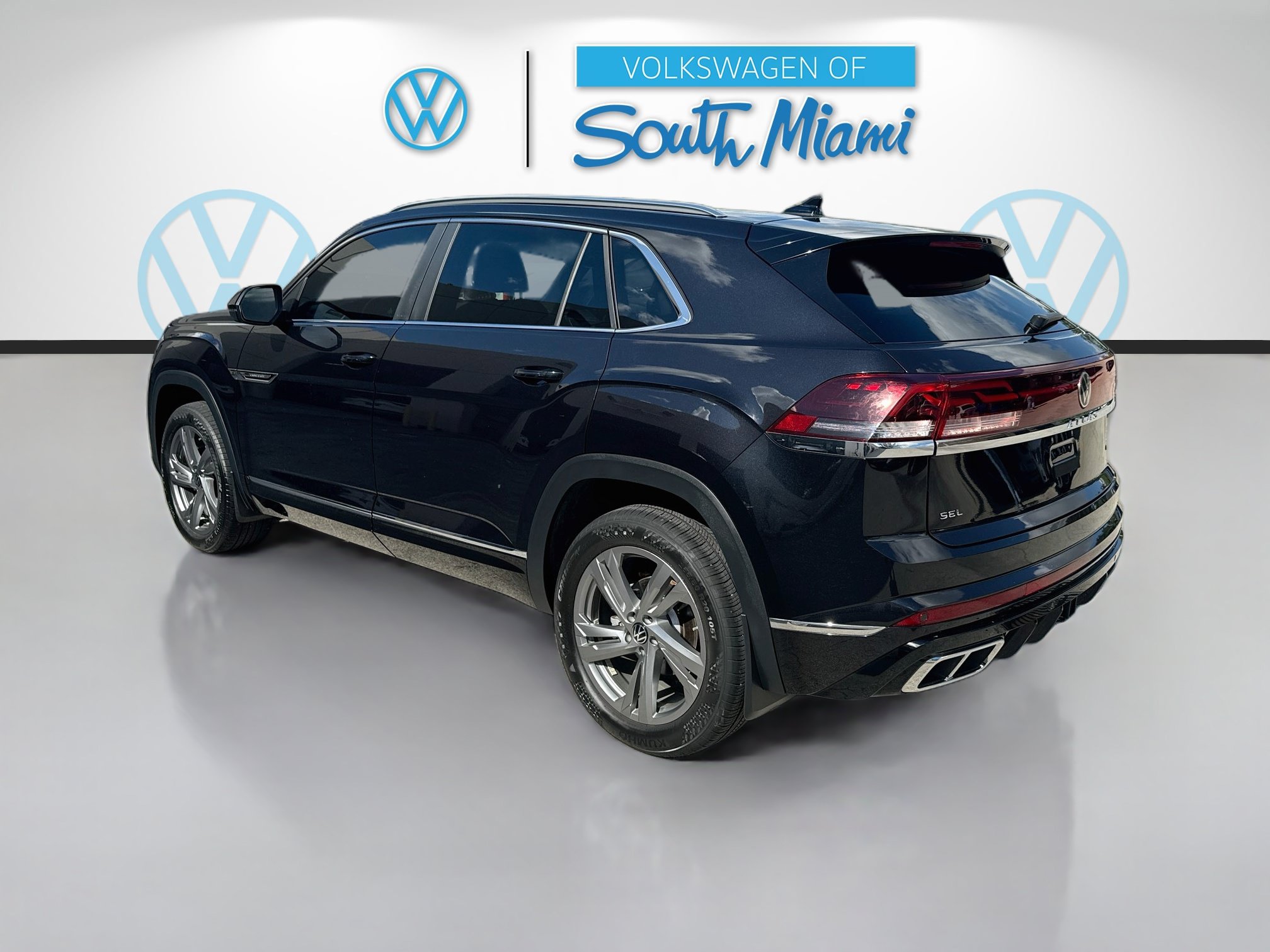 Used 2024 Volkswagen Atlas Cross Sport SEL R-Line AWD/4WD image 5