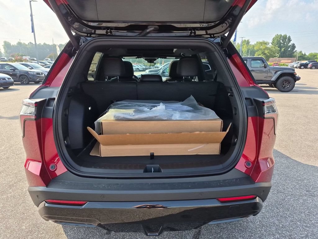 New 2027 Chevrolet Equinox RS w/ Safety and Technology Package FWD image 32