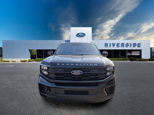 Certified 2025 Ford Expedition Active RWD image 2