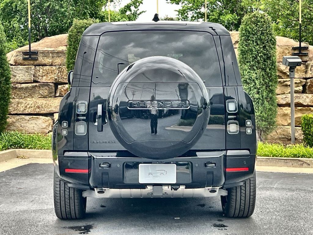 New 2026 Land Rover Defender 130 X-Dynamic SE AWD/4WD image 4