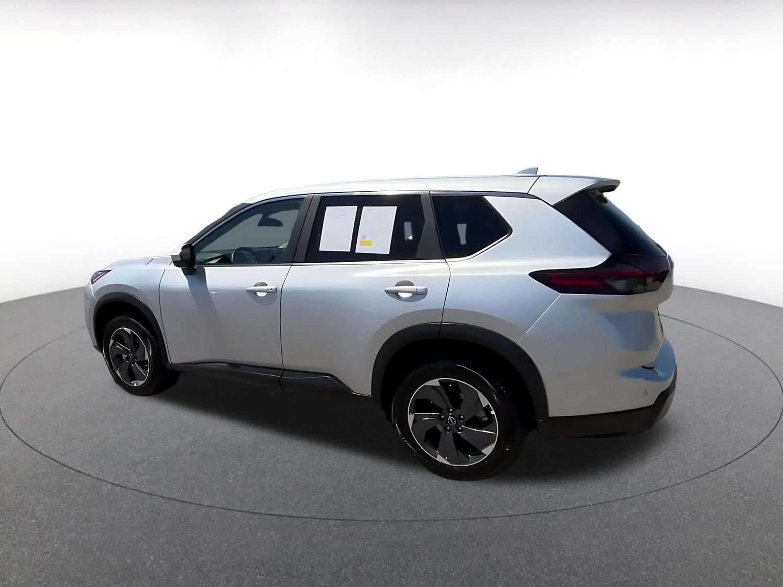 Used 2025 Nissan Rogue SV FWD image 10