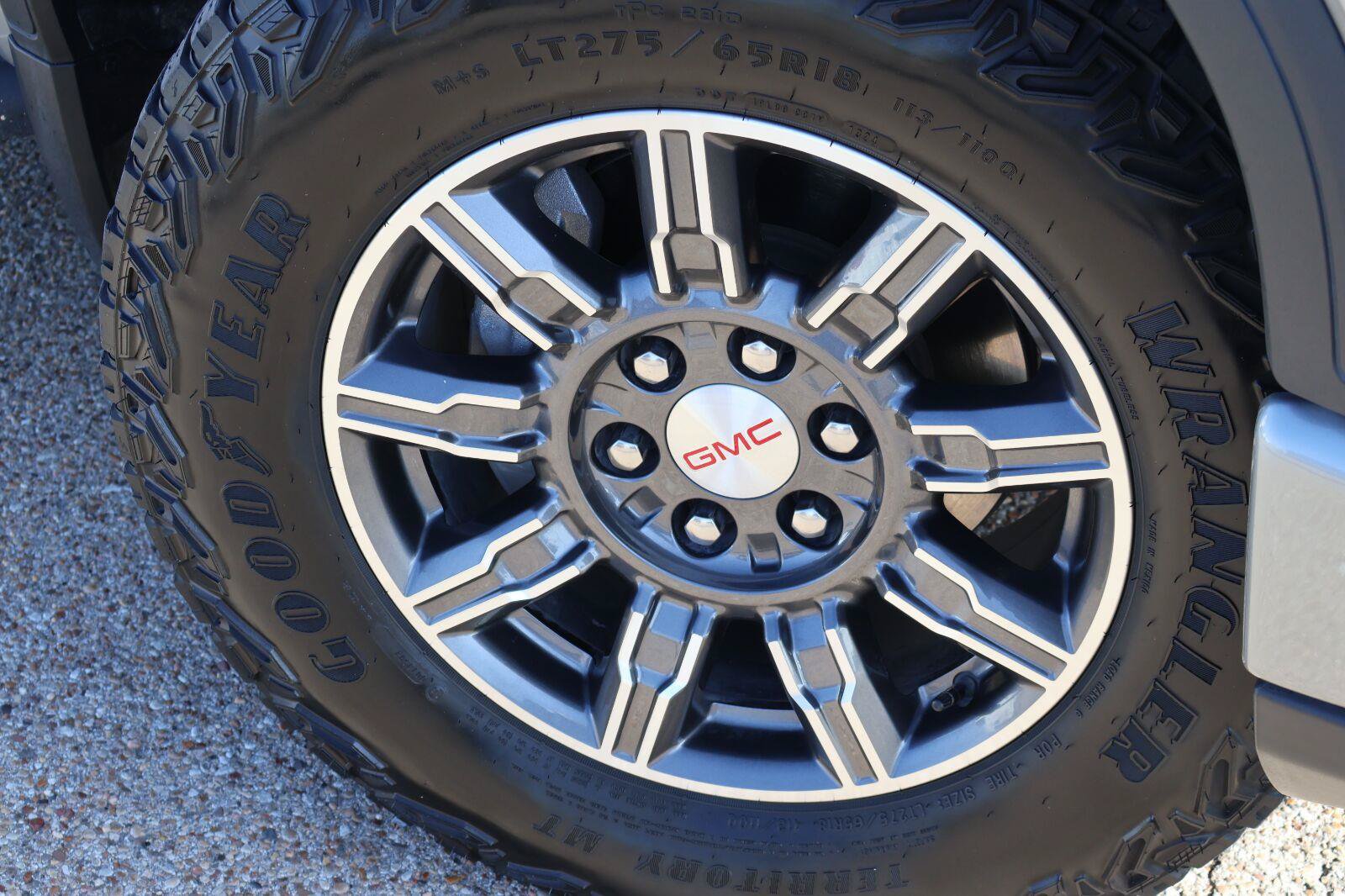 Used 2024 GMC Sierra 1500 AT4 w/ Technology Package AWD/4WD image 9