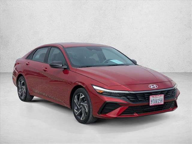 Certified 2025 Hyundai Elantra Sport FWD image 3