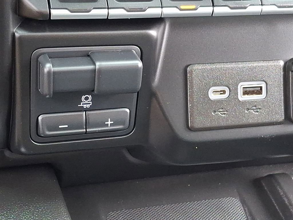 Used 2023 Chevrolet Silverado 3500 High Country w/ Technology Package image 26