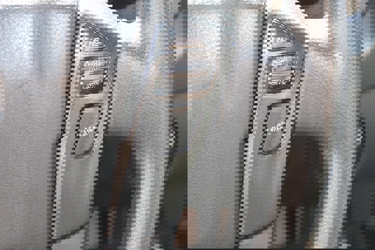 Used 2023 Nissan Frontier SV image 13