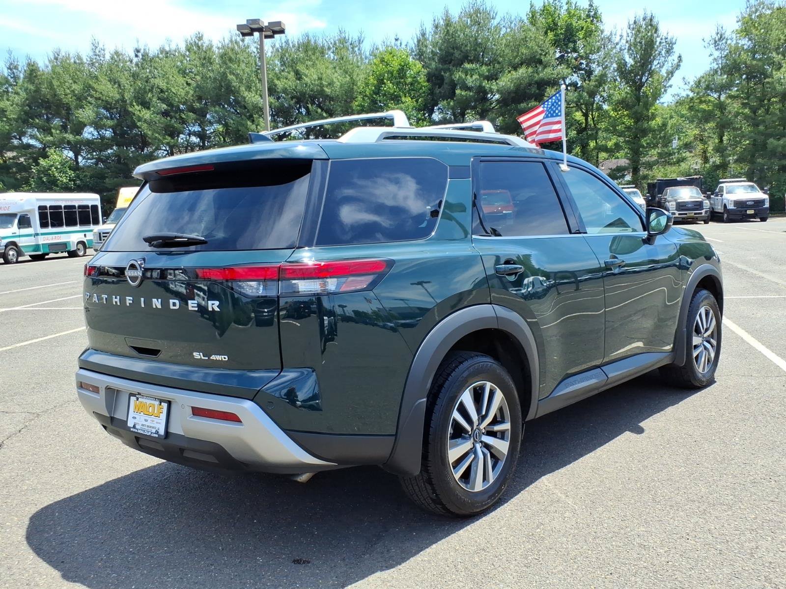 Used 2024 Nissan Pathfinder SL AWD/4WD image 6