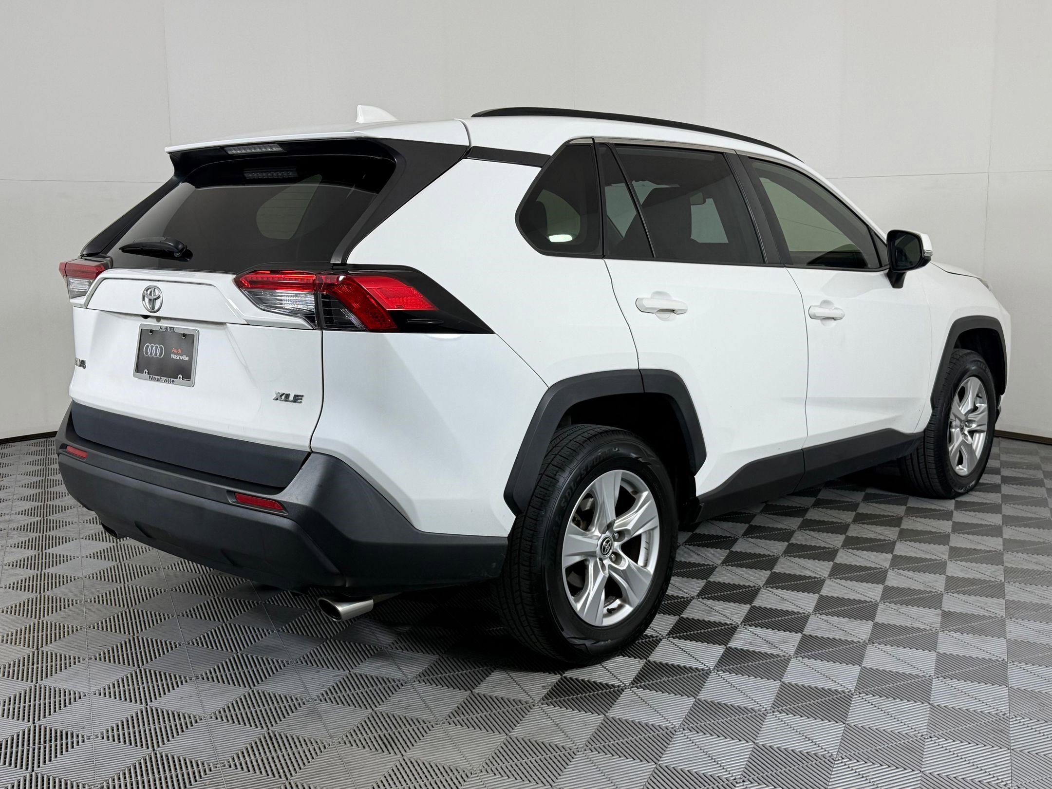 Used 2020 Toyota RAV4 XLE image 9