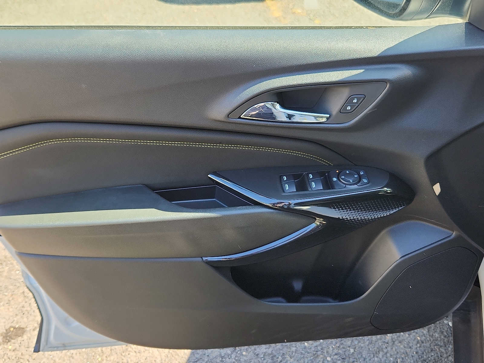 Used 2025 Chevrolet Trax ACTIV w/ Sunroof Package FWD image 12