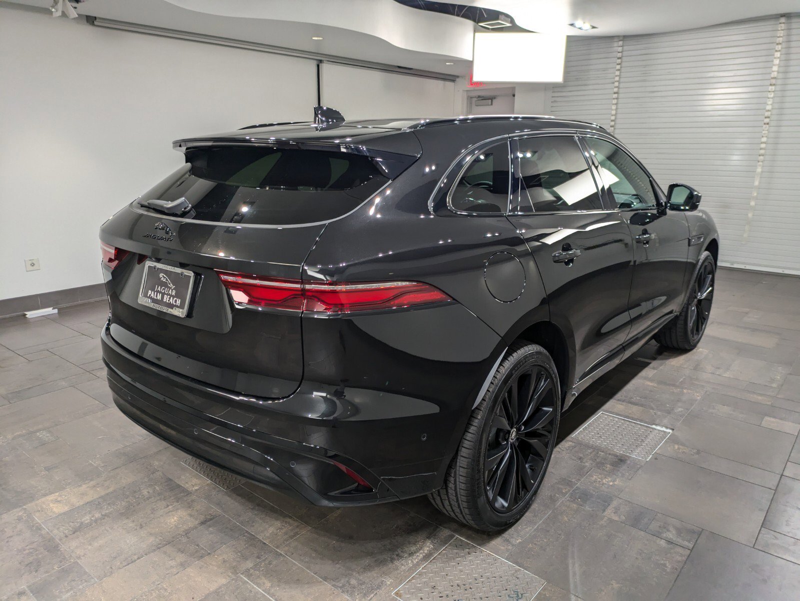 Used 2025 Jaguar F-PACE R-Dynamic S image 27