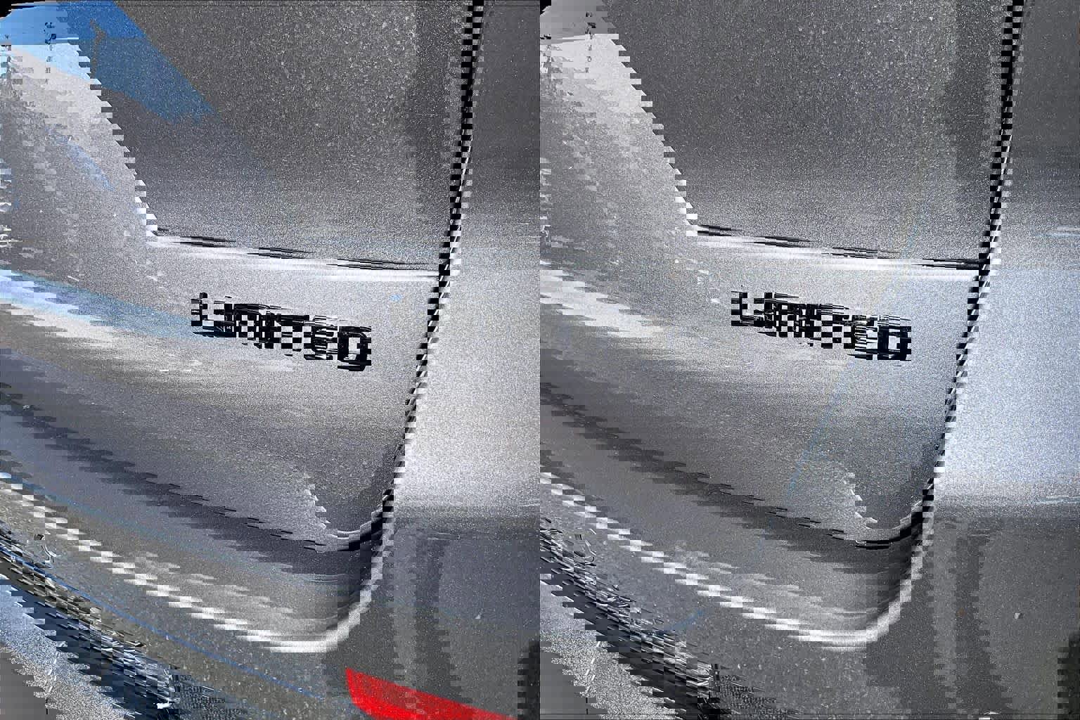 Used 2024 Jeep Grand Cherokee L Limited w/ Black Appearance Package image 9