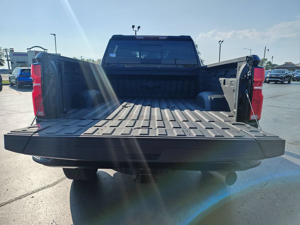 Used 2025 Chevrolet Silverado 2500 ZR2 AWD/4WD image 9