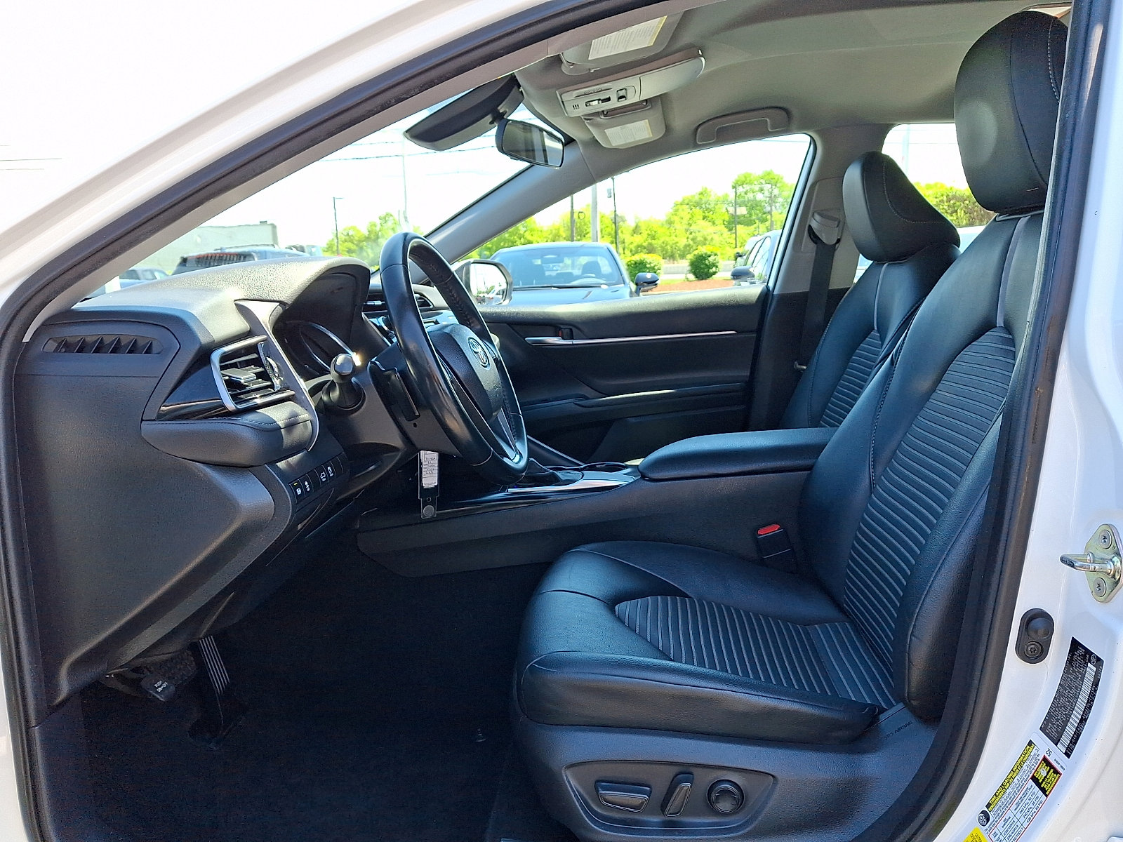 Used 2020 Toyota Camry SE FWD image 13