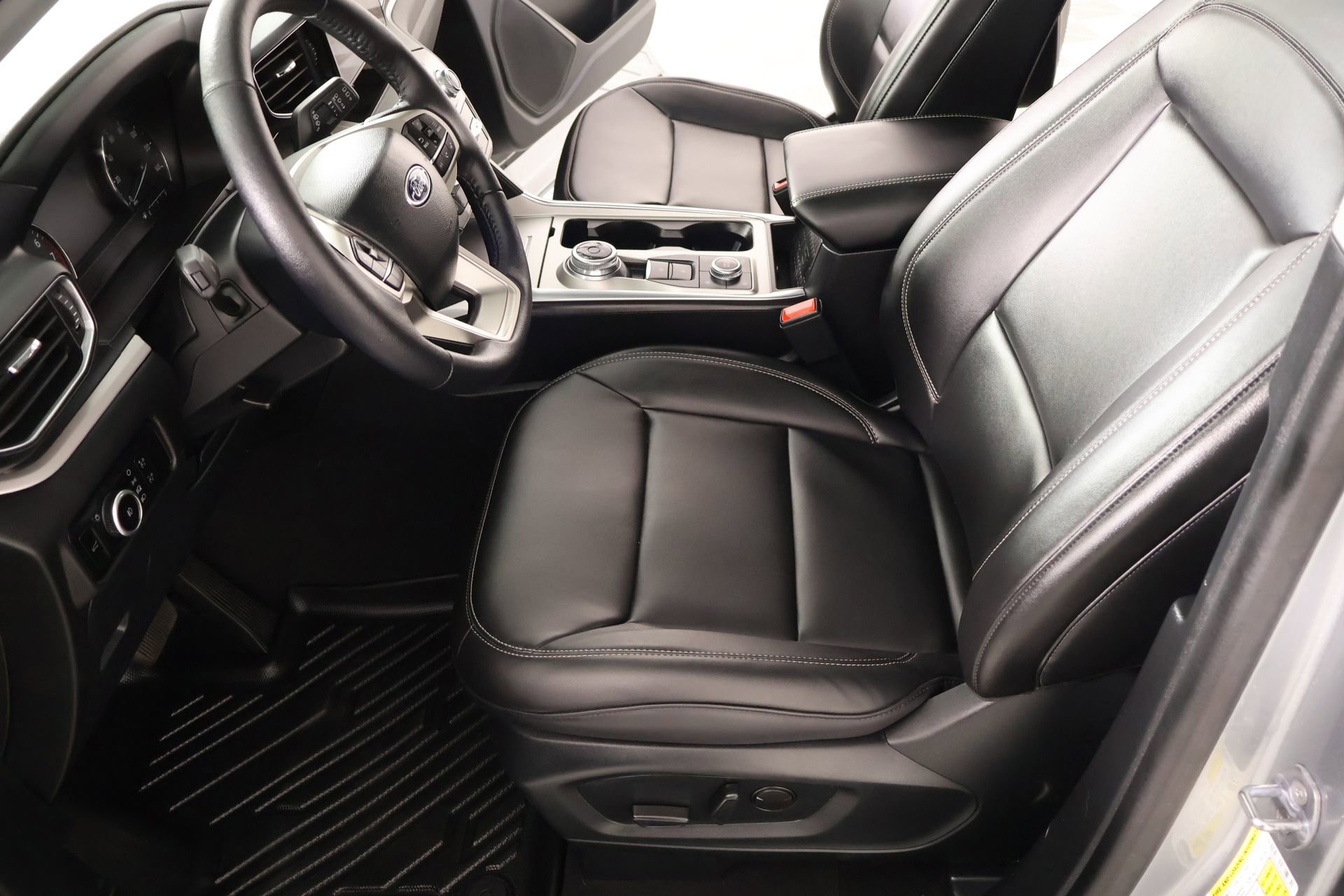 Used 2024 Ford Explorer XLT w/ Equipment Group 202A image 12