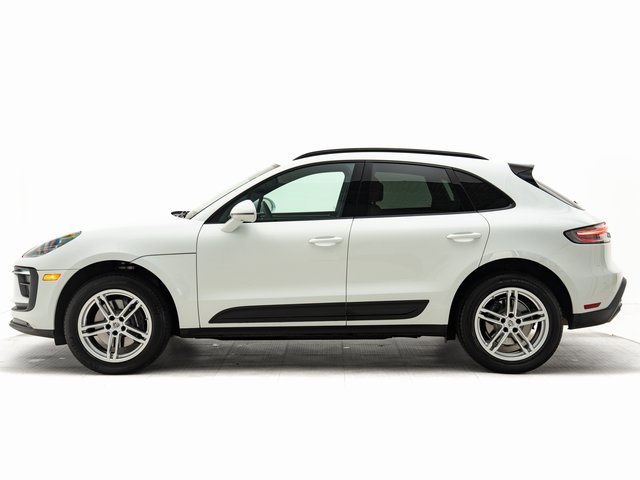 Used 2025 Porsche Macan image 2