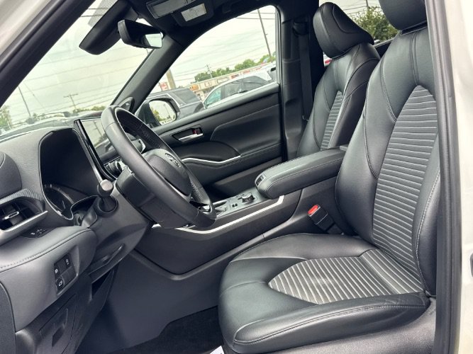 Used 2023 Toyota Highlander XSE AWD/4WD image 18