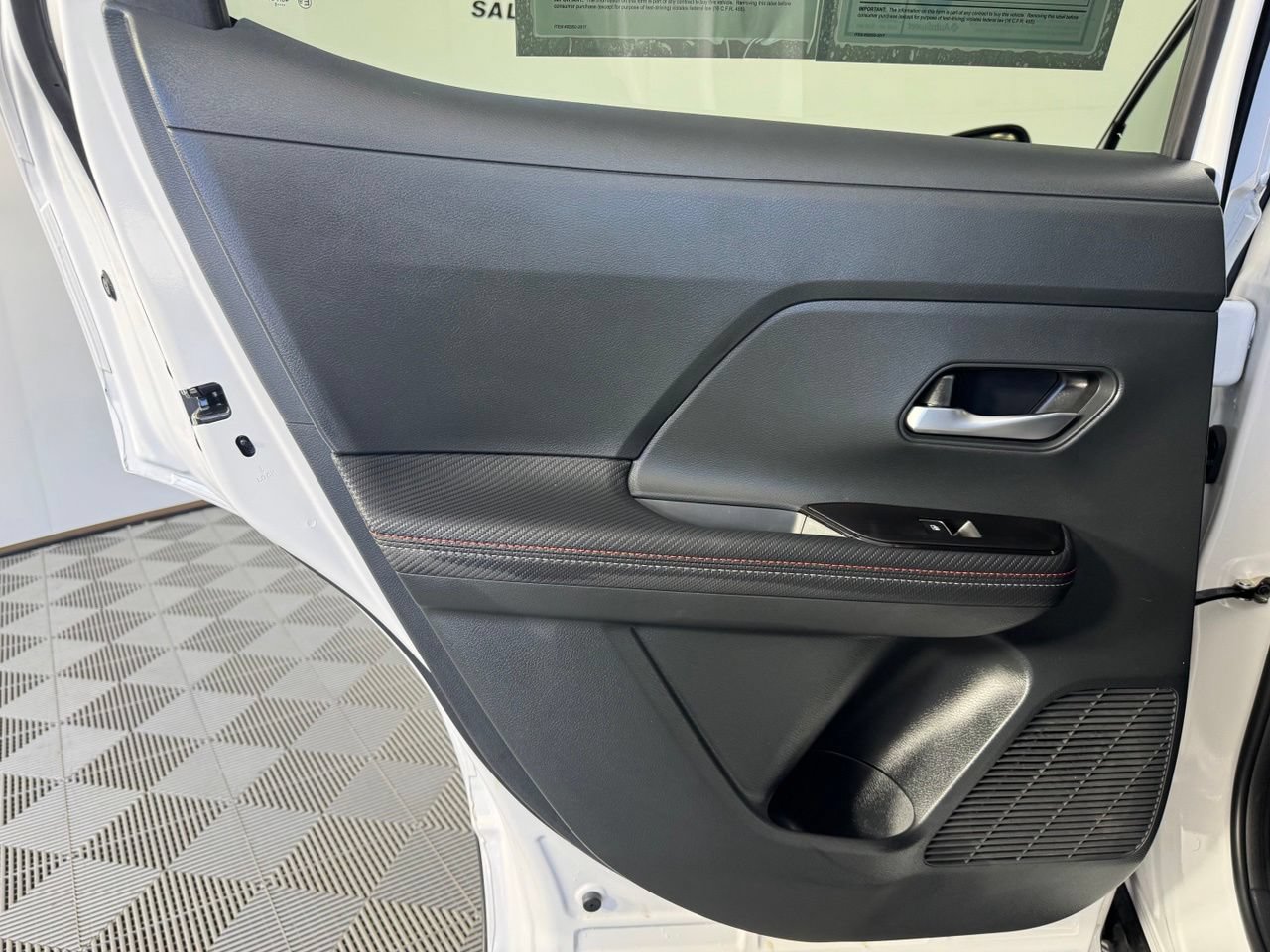 Used 2025 Nissan Kicks SR FWD image 25