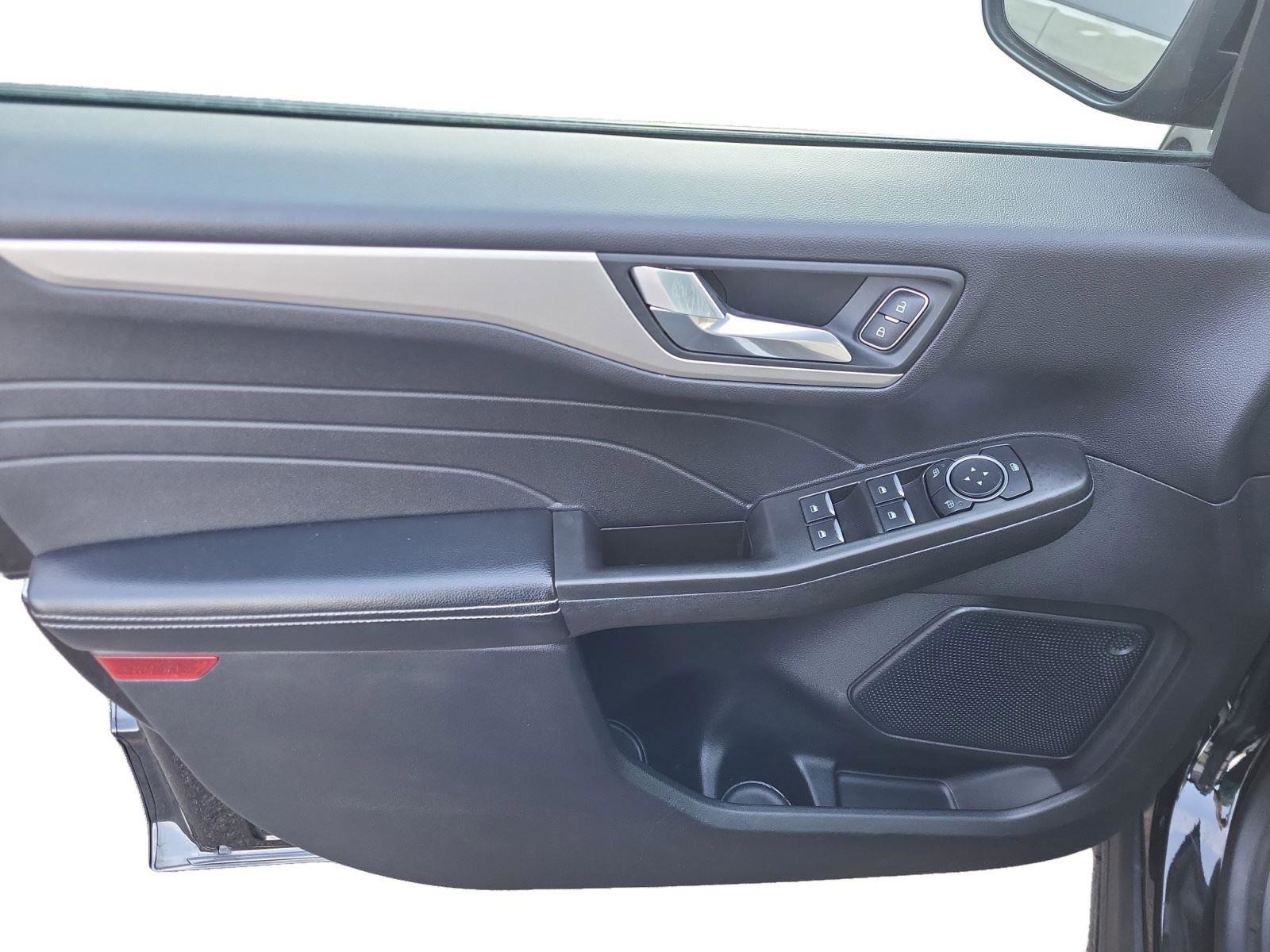 Used 2021 Ford Escape SEL image 9