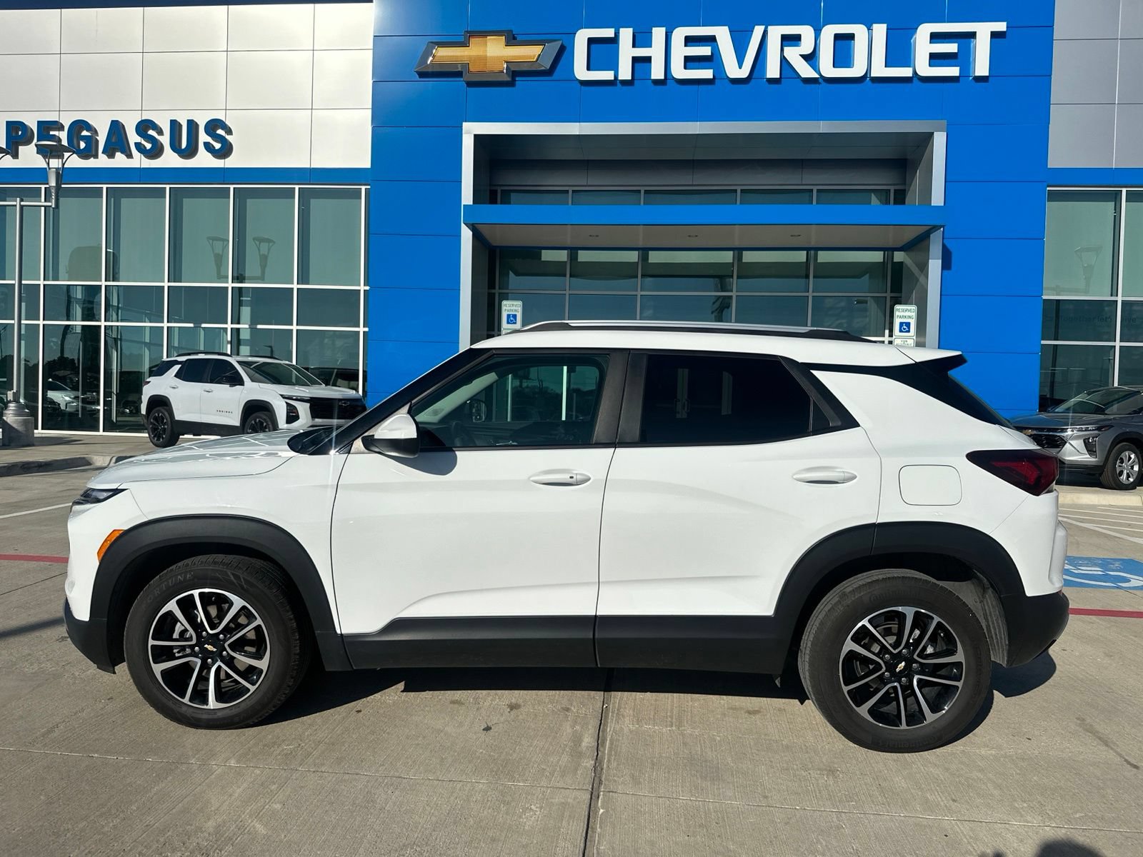 Used 2025 Chevrolet TrailBlazer LT FWD image 6