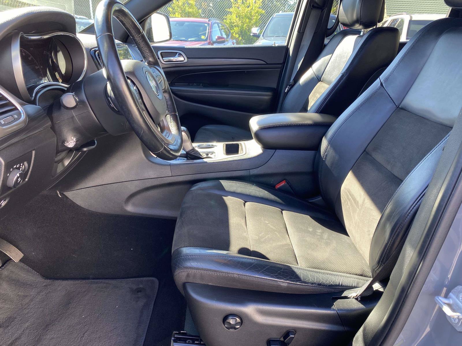 Used 2020 Jeep Grand Cherokee Altitude AWD/4WD image 25