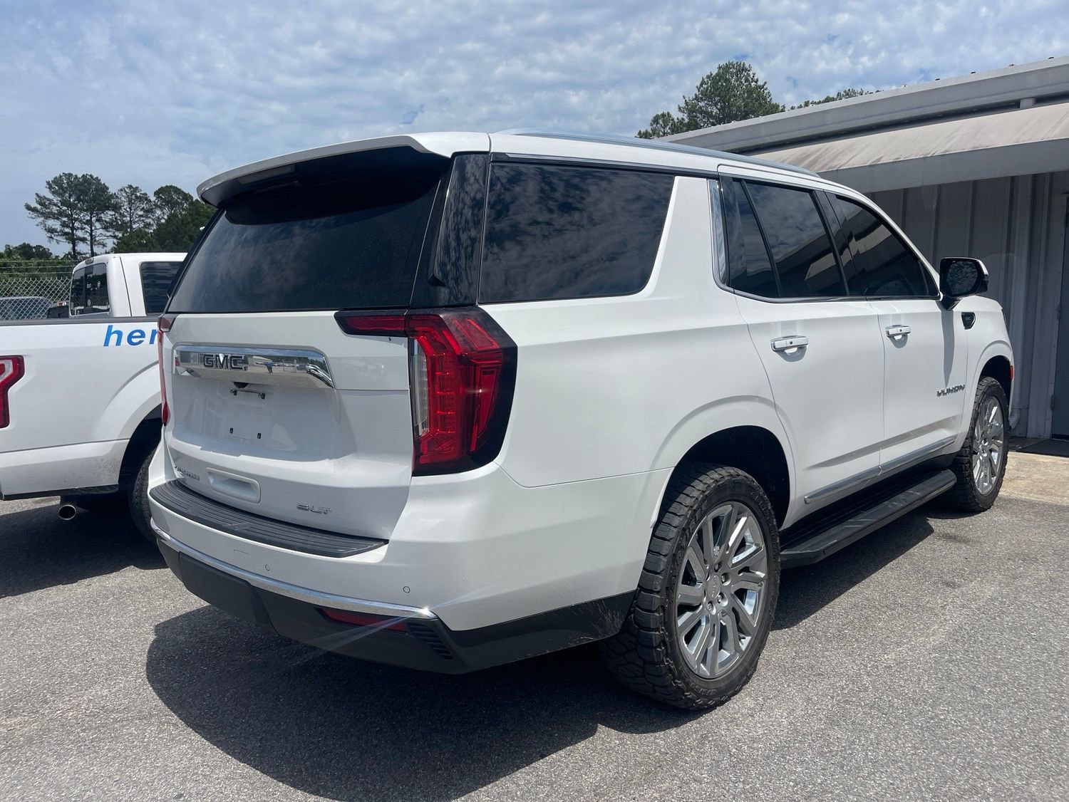 Used 2021 GMC Yukon SLT w/ SLT Premium Package AWD/4WD image 16