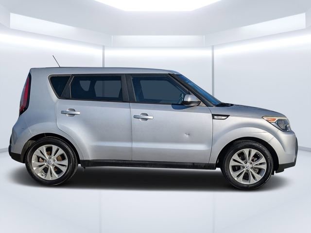 Used 2015 Kia Soul + image 2