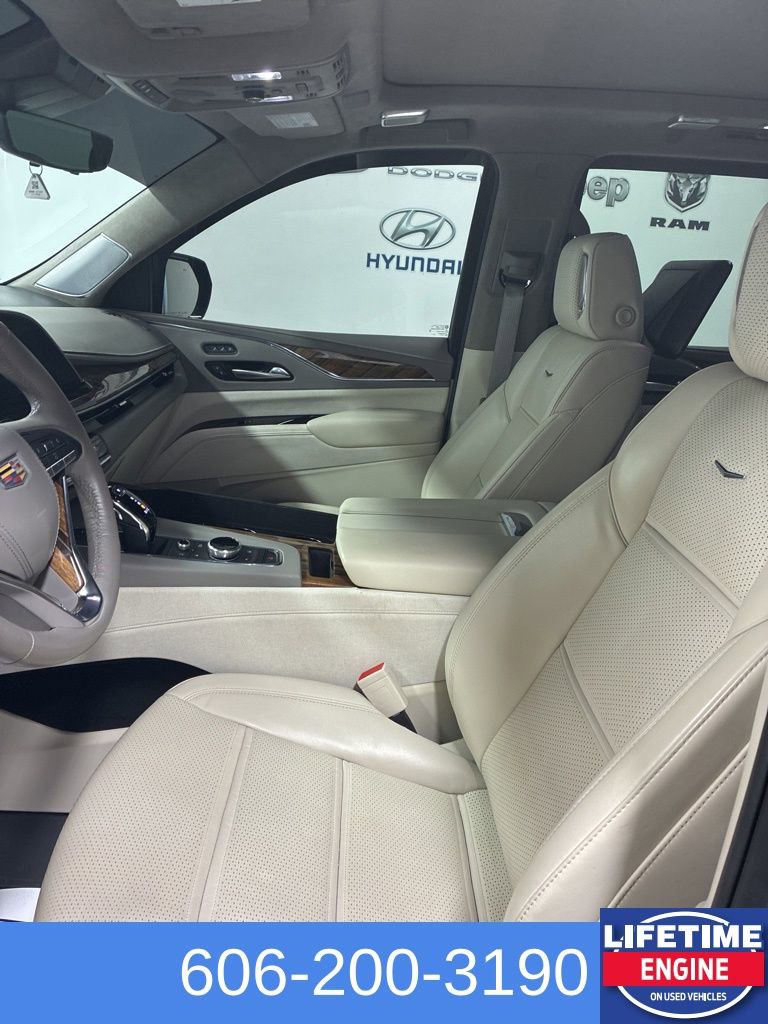 Used 2024 Cadillac Escalade Sport Platinum image 9