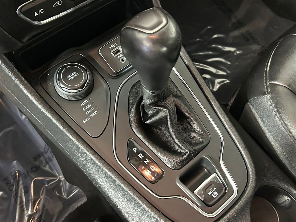 Used 2020 Jeep Cherokee Latitude Plus w/ Comfort/Convenience Group image 14