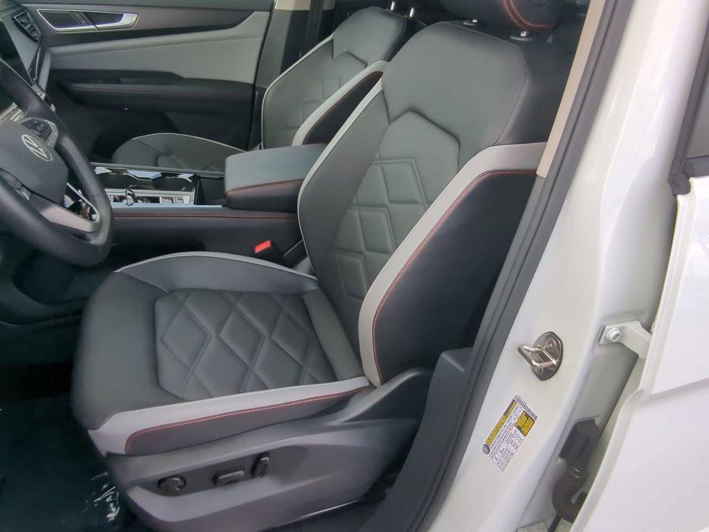 Certified 2025 Volkswagen Atlas Peak Edition SE AWD/4WD image 23