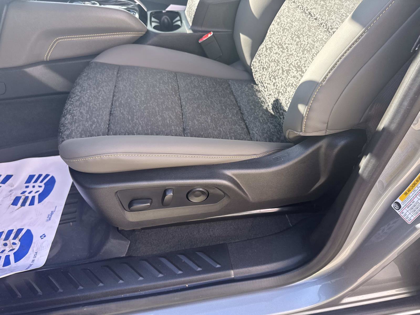 Used 2024 Chevrolet Colorado ZR2 w/ Technology Package image 16