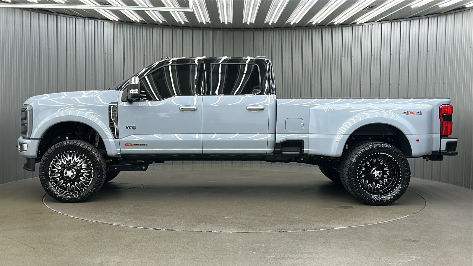 Used 2025 Ford F450 Platinum w/ Platinum Plus Package image 3