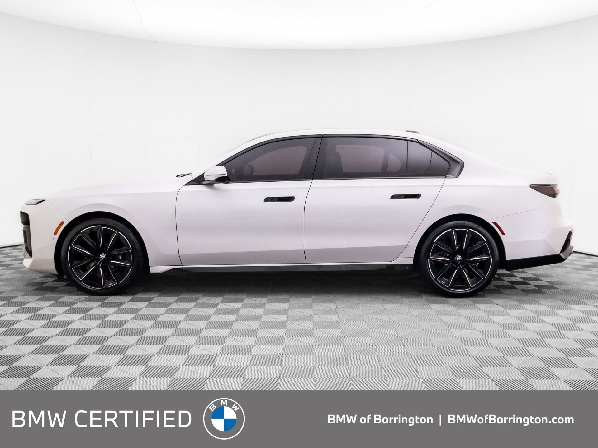 Certified 2023 BMW 760i xDrive w/ Executive Package AWD/4WD image 2
