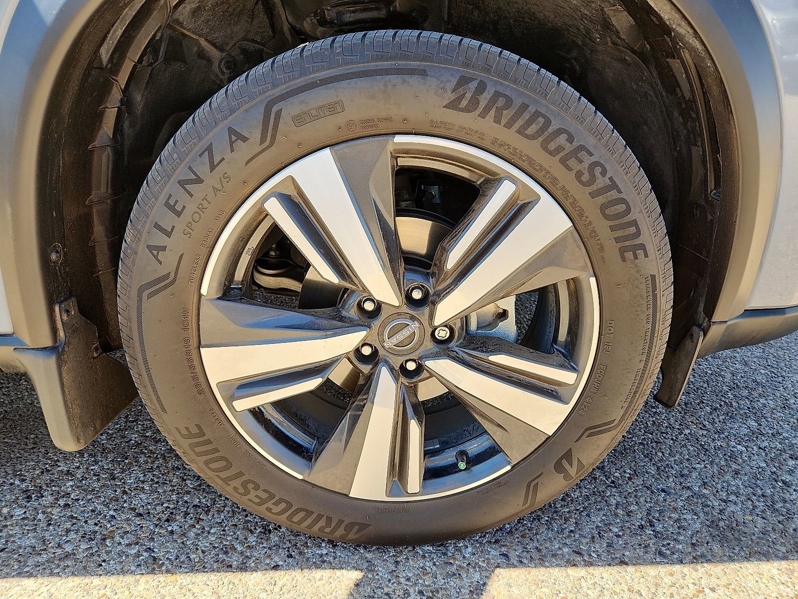 Used 2025 Nissan Rogue SL w/ SL Premium Package image 7