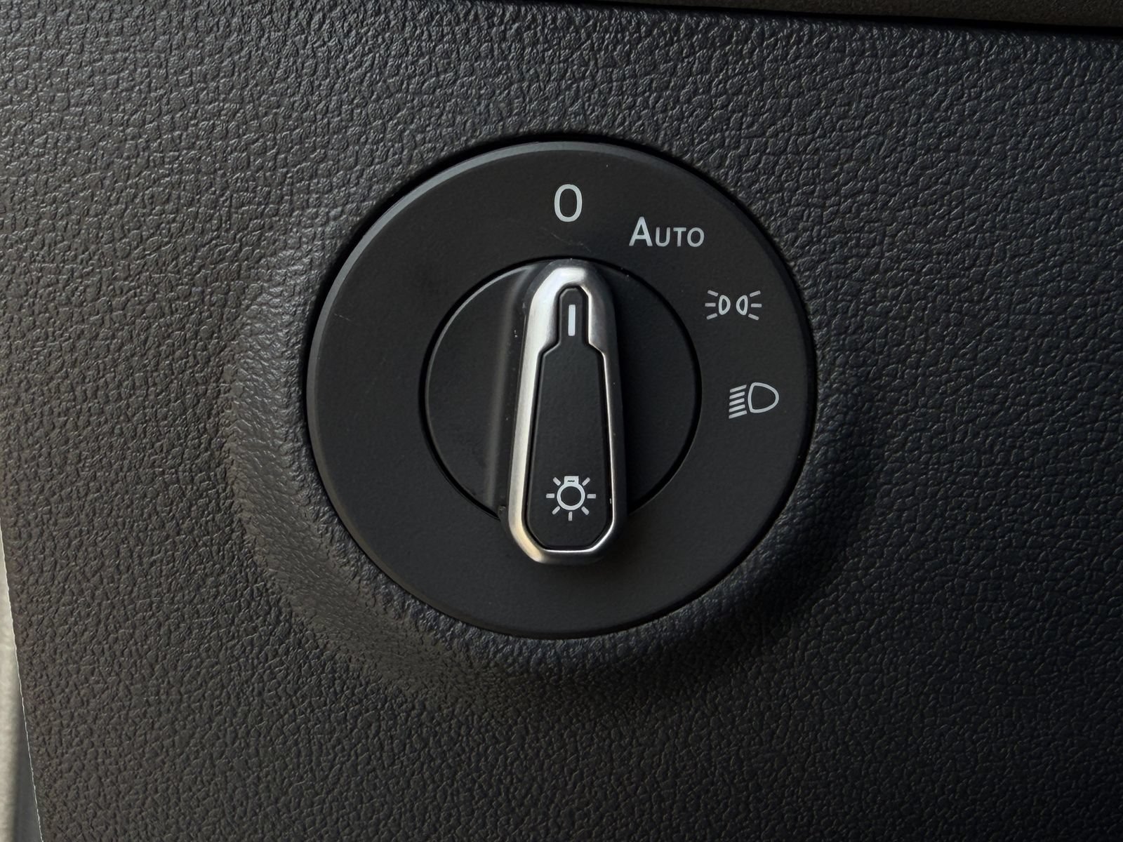 New 2026 Volkswagen Taos SE FWD image 23