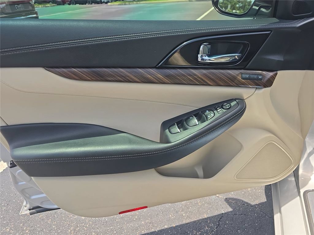 Used 2016 Nissan Maxima Platinum FWD image 15