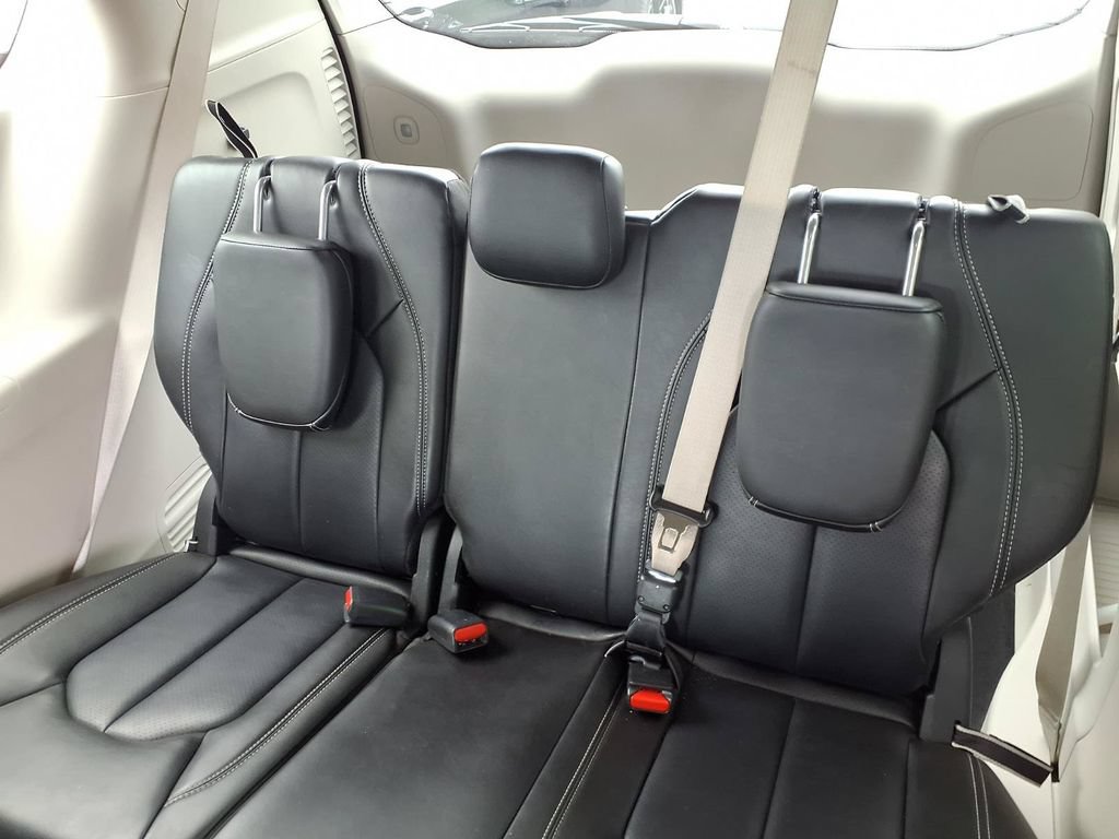 Used 2023 Chrysler Pacifica Touring-L AWD/4WD image 19