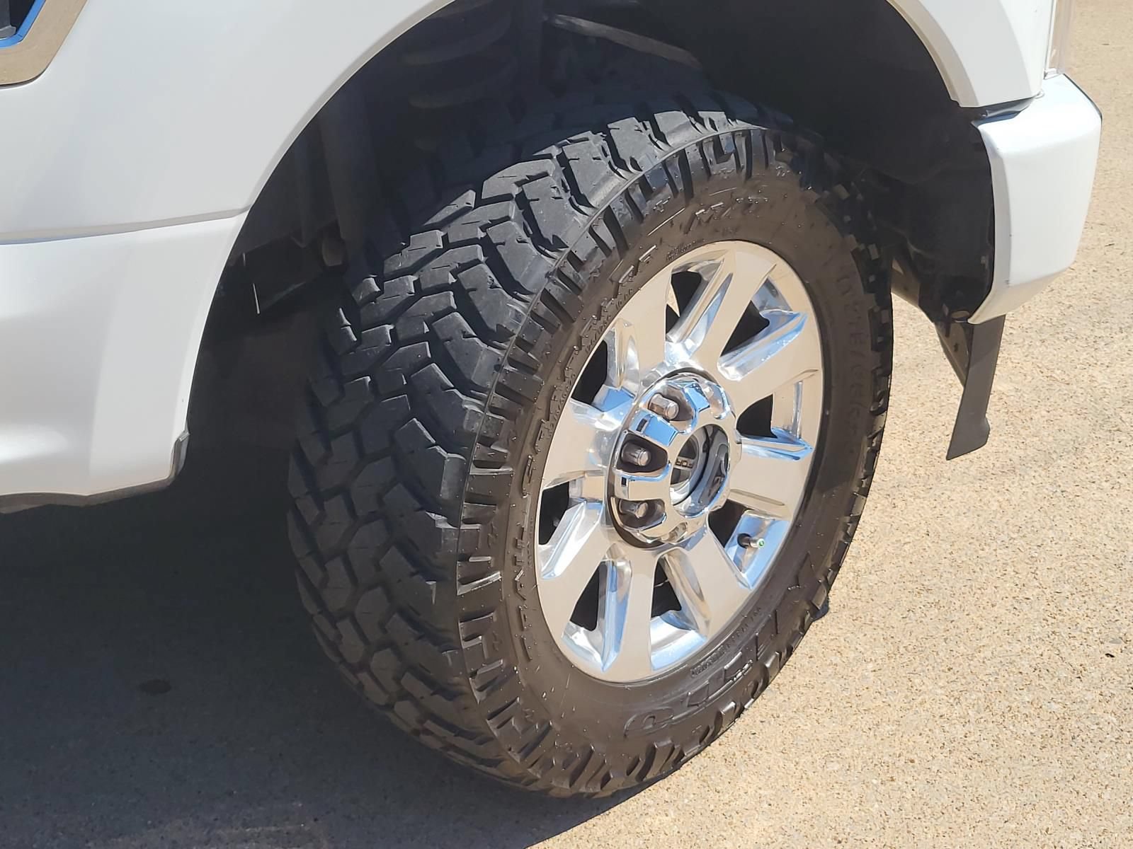 Used 2022 Ford F250 Platinum w/ FX4 Off-Road Package AWD/4WD image 7