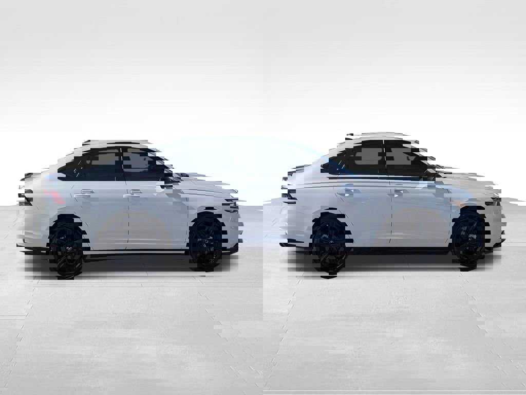 Used 2023 Honda Accord Sport image 3