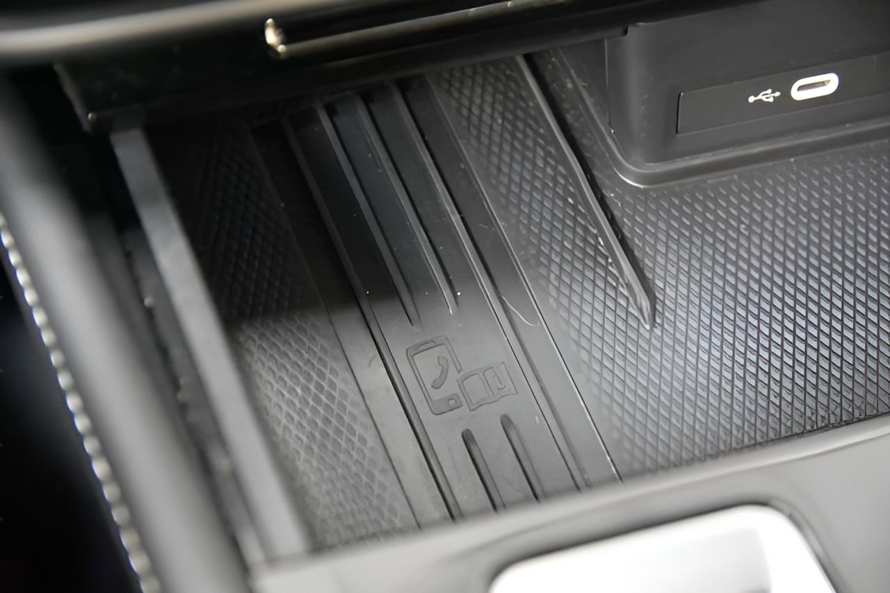 Used 2025 Volkswagen Atlas SE image 30