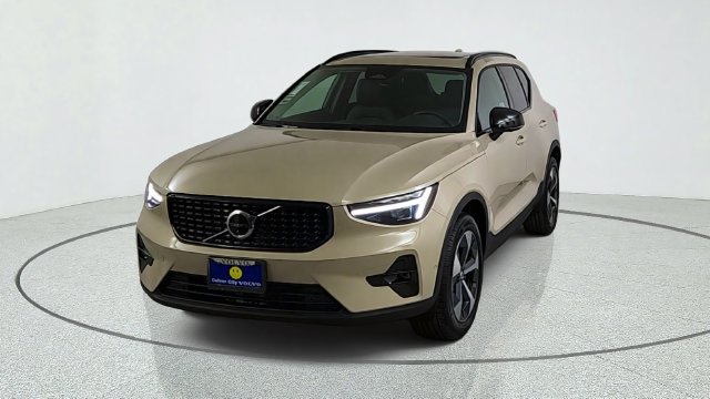 New 2026 Volvo XC40 B5 Plus w/ Protection Package Premier AWD/4WD image 2