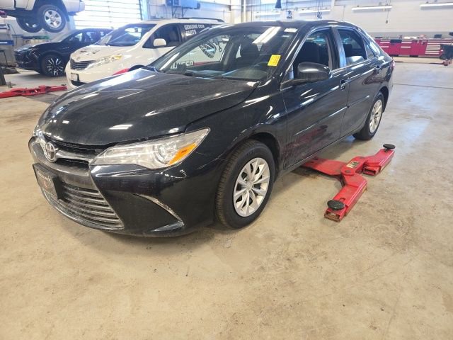 Used 2017 Toyota Camry LE image 3