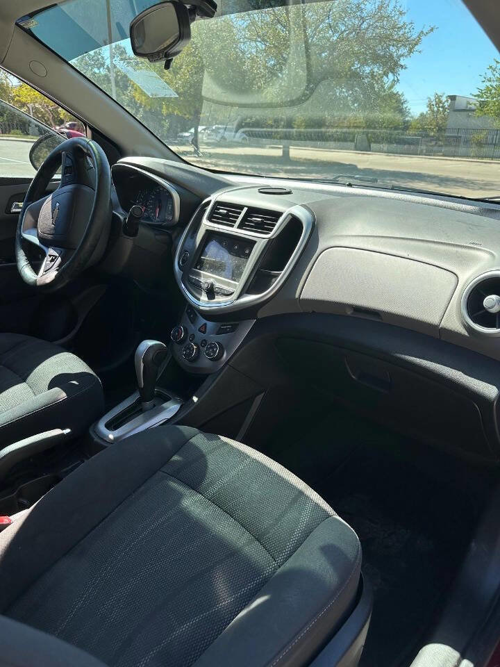 Used 2019 Chevrolet Sonic LT w/ Convenience Package image 28