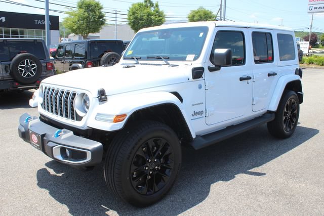 Used 2024 Jeep Wrangler Unlimited Sahara w/ Technology Group AWD/4WD image 2