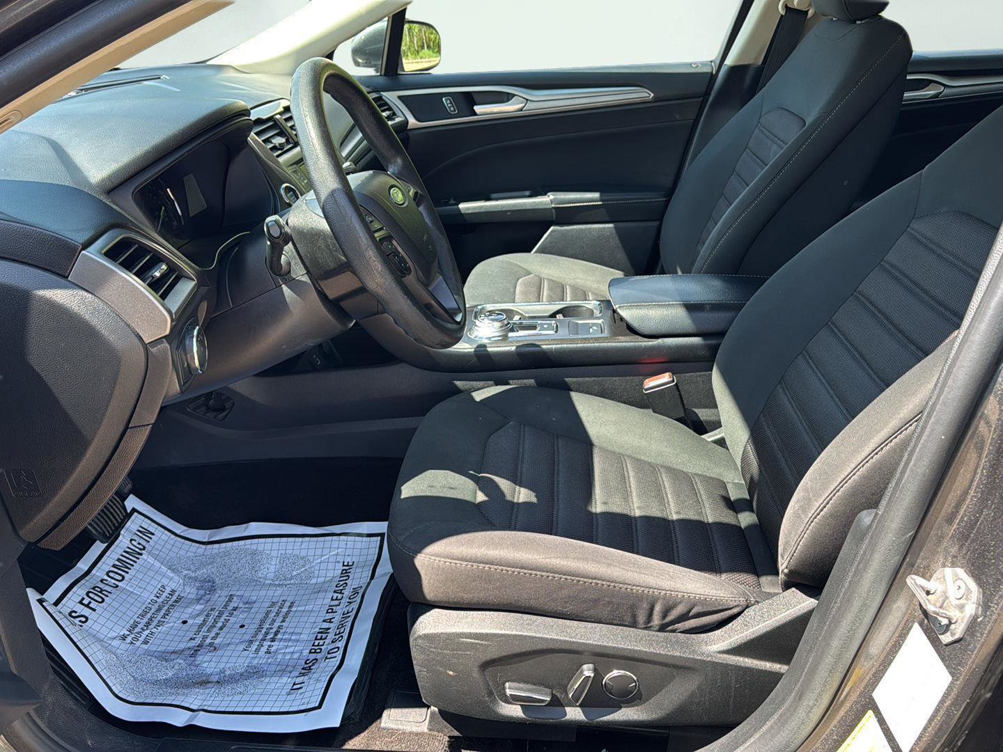 Used 2018 Ford Fusion SE FWD image 9