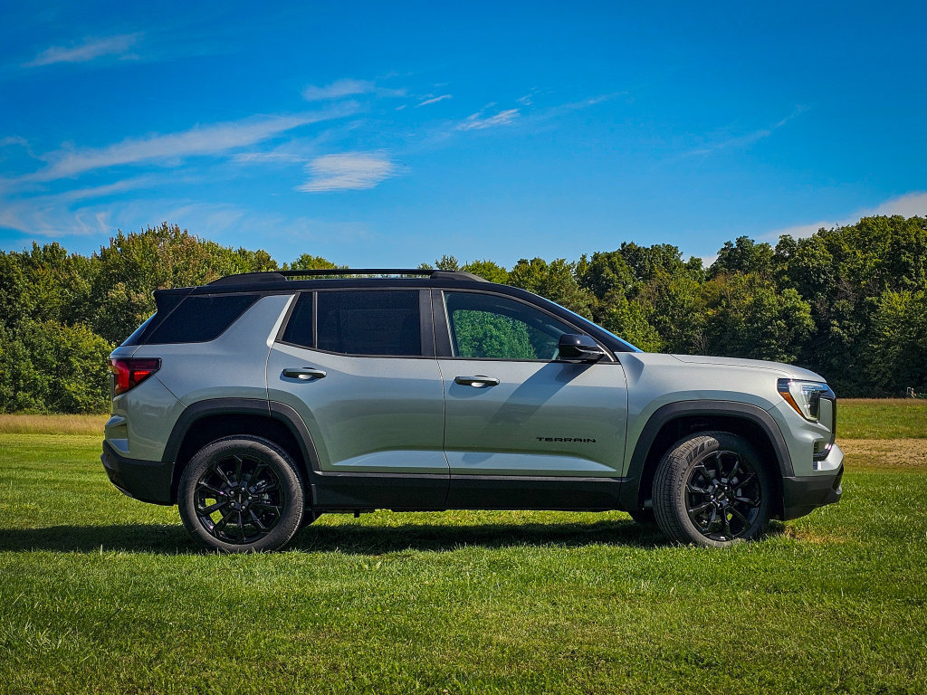 New 2027 GMC Terrain Elevation w/ Elevation Premium Package AWD/4WD image 2