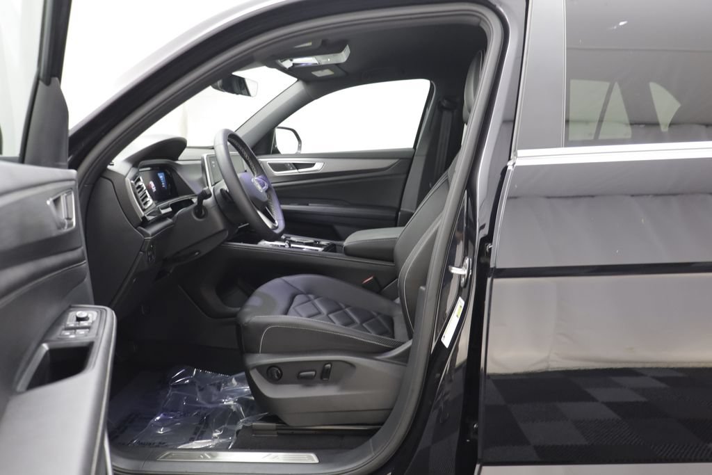 Certified 2024 Volkswagen Atlas Cross Sport SE AWD/4WD image 5